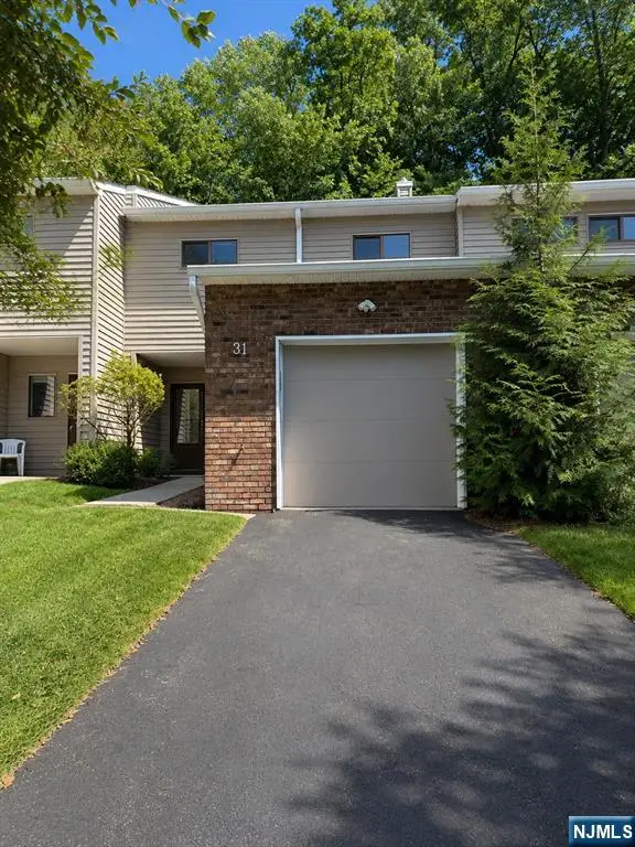 31 Lockley Court, Wayne, NJ 07470