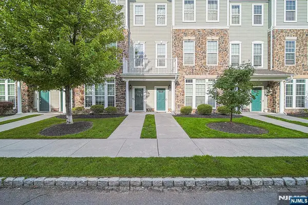 21 Jasmine Lane 1111, Garfield, NJ 07026