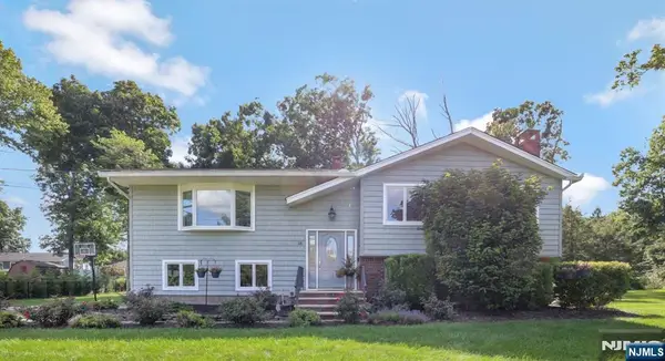18 Starlight Road, Jefferson Township, NJ 07438