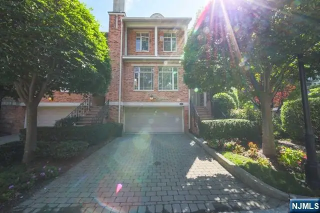 148 Hudson Cove 148, Edgewater, NJ 07020 - #1
