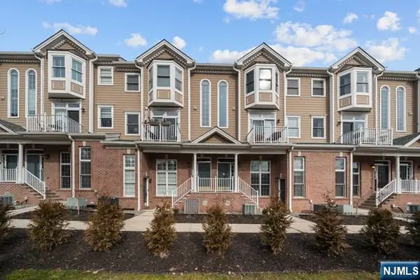 397 Kingston Court, West New York, NJ 07093