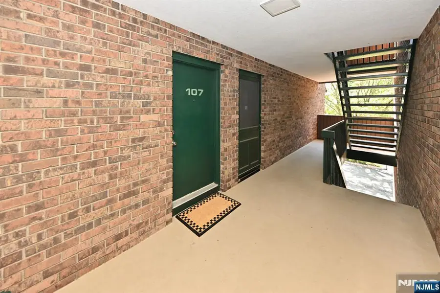 107 Indian Hollow Court 107, Mahwah, NJ 07430 - #2