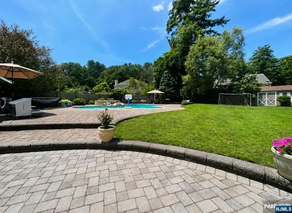 19 Hunterdon Place, West Milford, NJ 07480