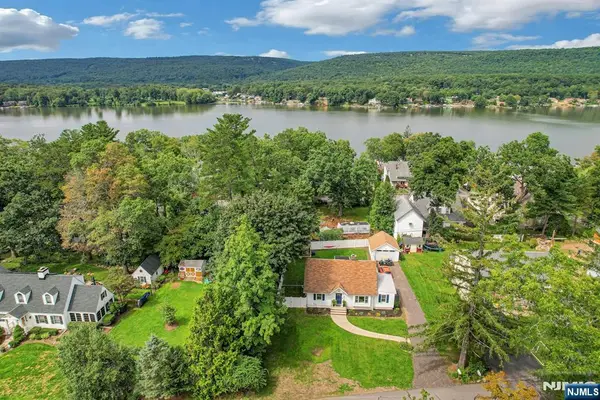 58 Ramapo Road, West Milford, NJ 07421