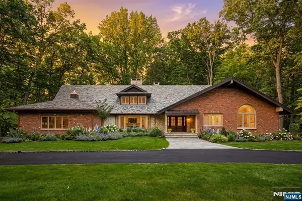 17 Deerhill Drive, Ho-Ho-Kus, NJ 07423