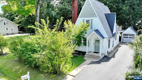 29 Silver Birch Avenue, Oakland, NJ 07436