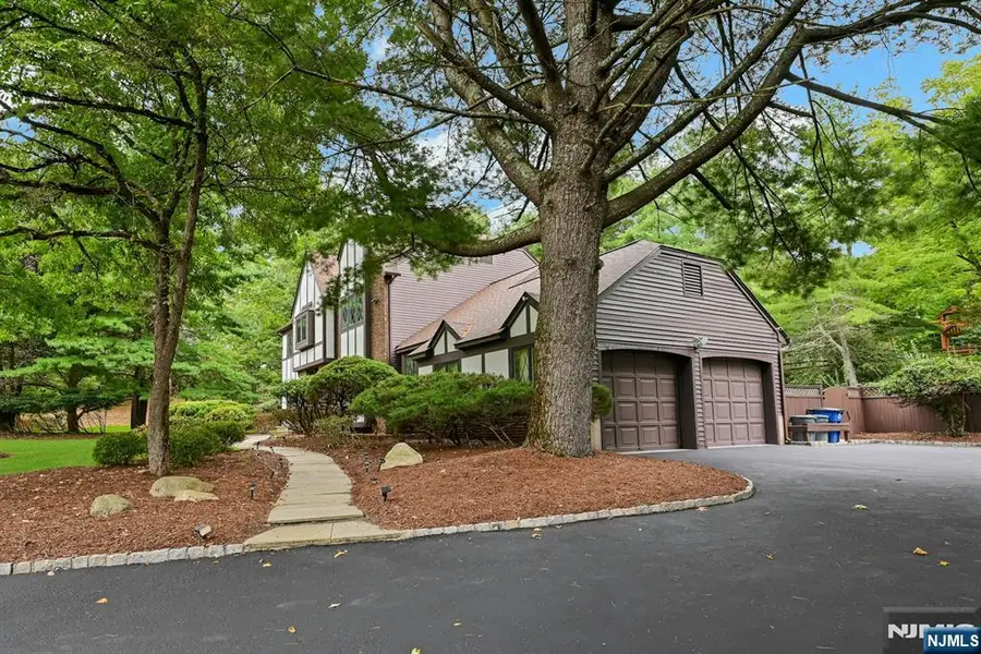 51 Burnwood Lane, Upper Saddle River, NJ 07458 - #3