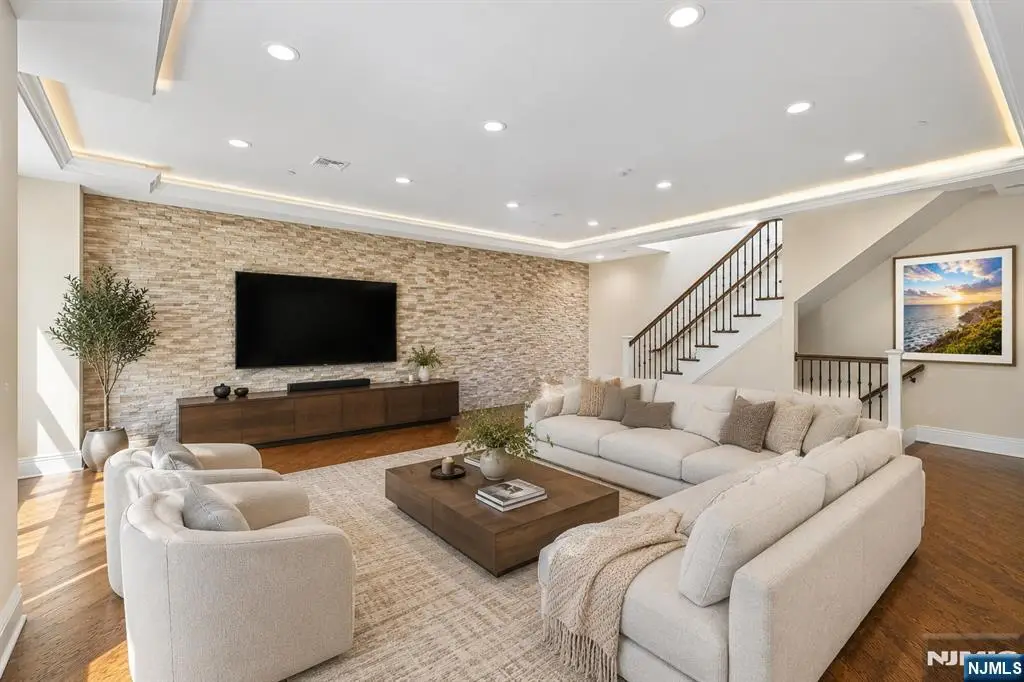 20 Marquis Court, Edgewater, NJ 07020 - #1