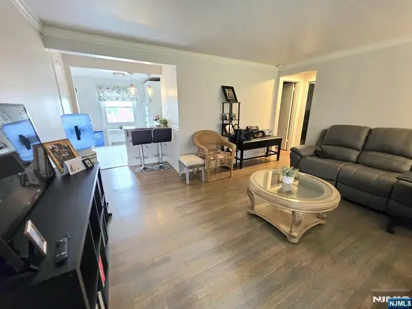 2209D Center Avenue D, Fort Lee, NJ 07024