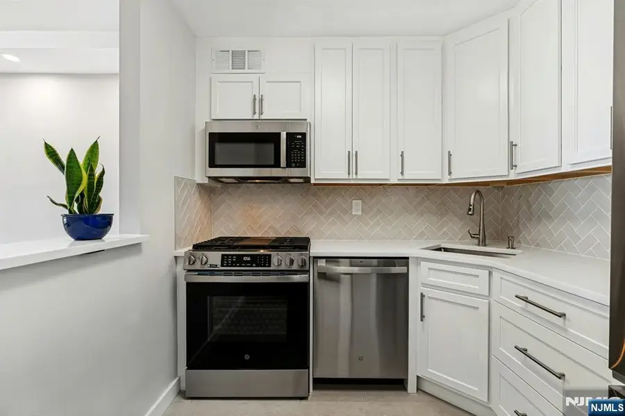2000 Linwood Avenue 14D, Fort Lee, NJ 07024 - #2