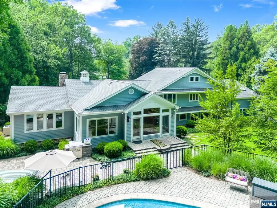 9 Pinehill Drive, Upper Saddle River, NJ 07458 - #3
