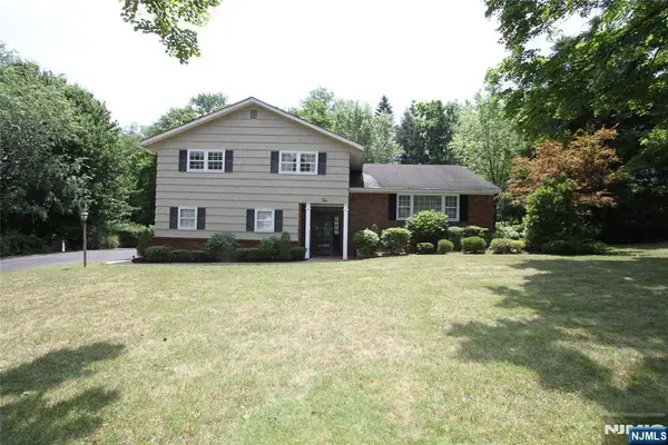 10 Bayberry Drive, Montvale, NJ 07645