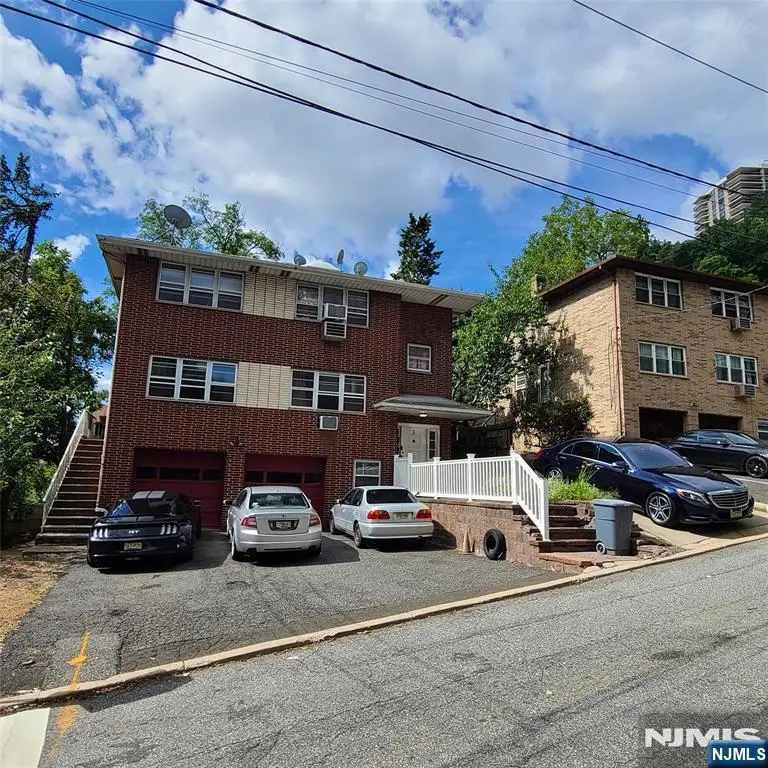 3 Hooks Lane, Edgewater, NJ 07020 - #1