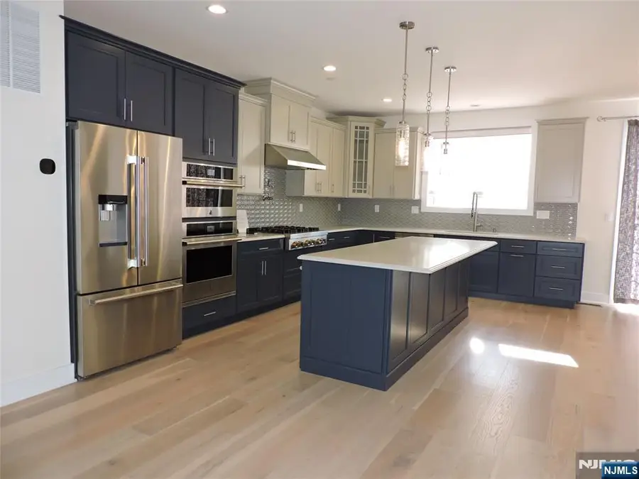 32 Melody Lane, Upper Saddle River, NJ 07458 - #3