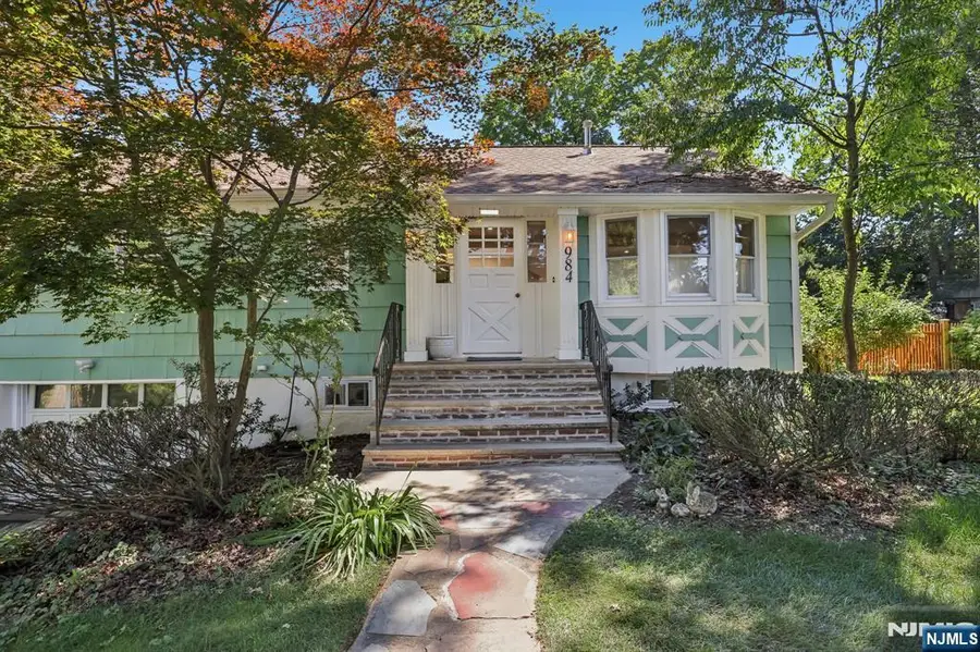 984 Crystal Lake Terrace, Franklin Lakes, NJ 07417 - #2