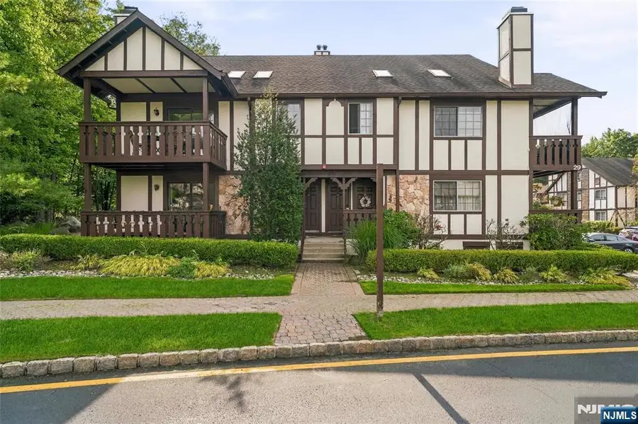 2902 Mark Twain Way, Mahwah, NJ 07430 - #2