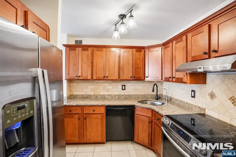 770 Anderson Avenue 11C, Cliffside Park, NJ 07010 - #3