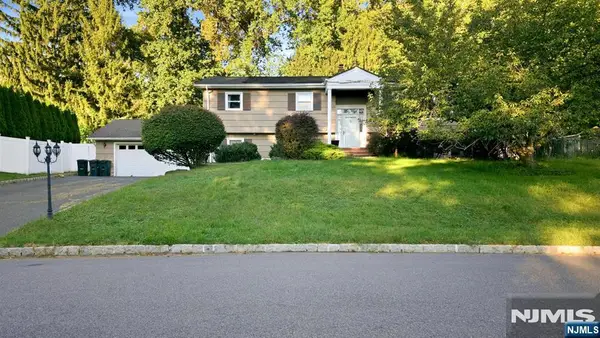 10 Rosemere Avenue, West Caldwell, NJ 07006