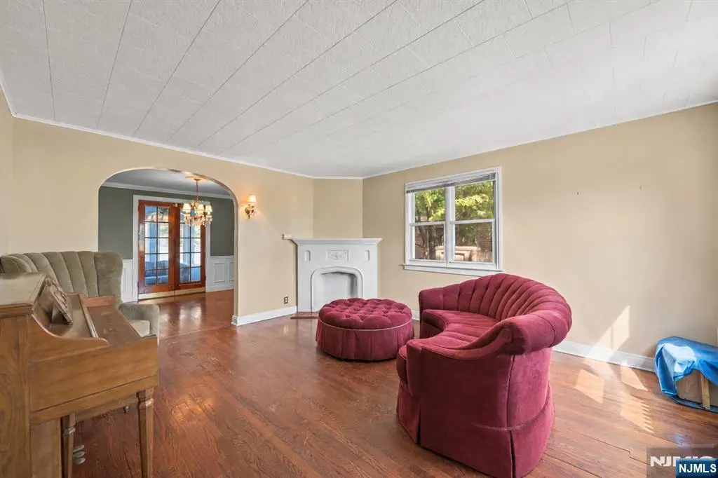 10 Sussex Road, Clifton, NJ 07012 - #1