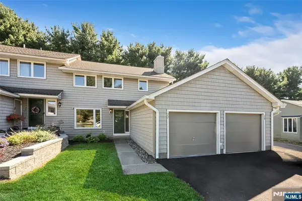 77 Sunset Court, Mahwah, NJ 07430