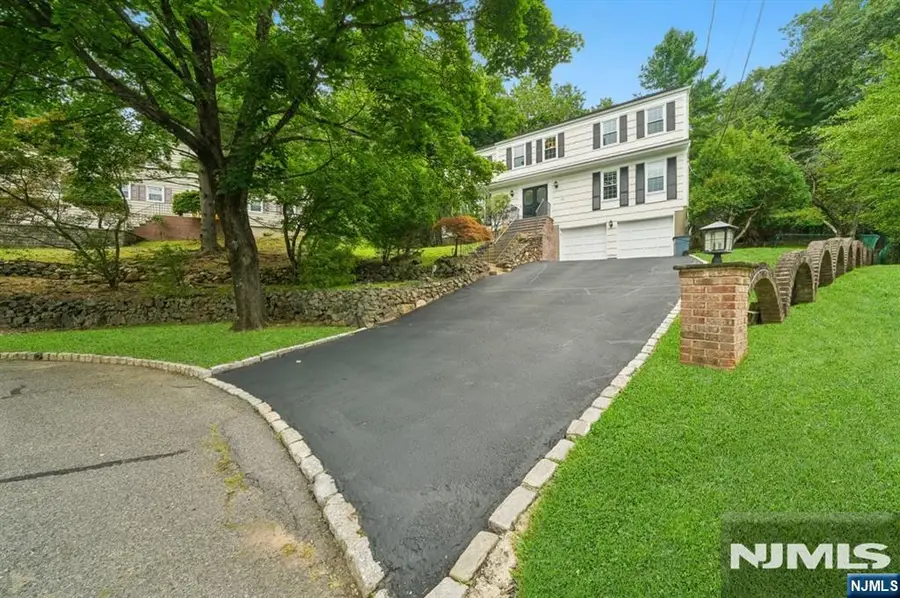 15 Mount Vernon Court, Livingston, NJ 07039 - #3