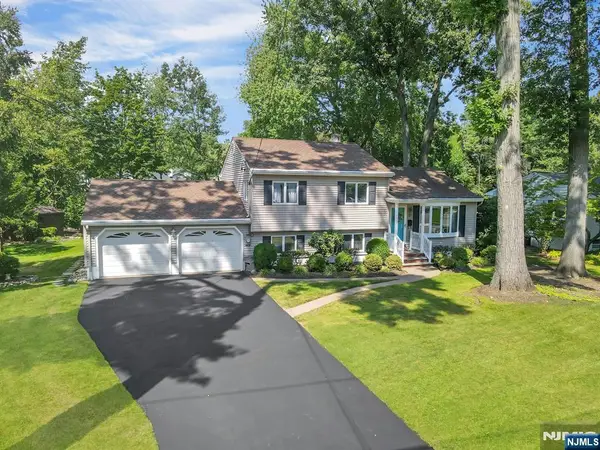 27 Mary Lane, Waldwick, NJ 07463