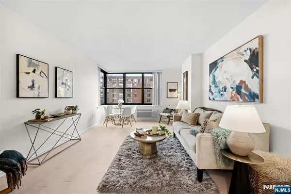 2 Constitution Court 1008, Hoboken, NJ 07030
