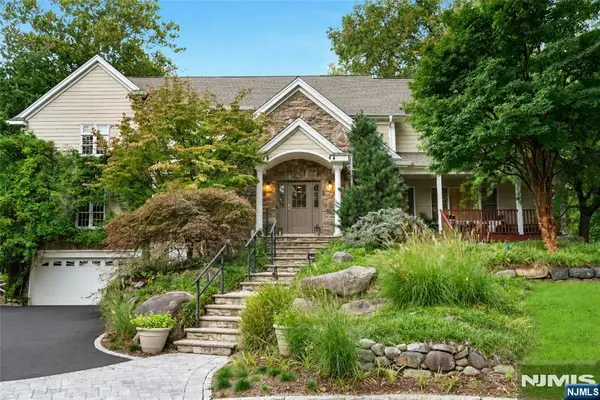 51 Rutherford Place, Montvale, NJ 07645
