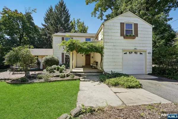 1 Seneca Place, Montclair, NJ 07043