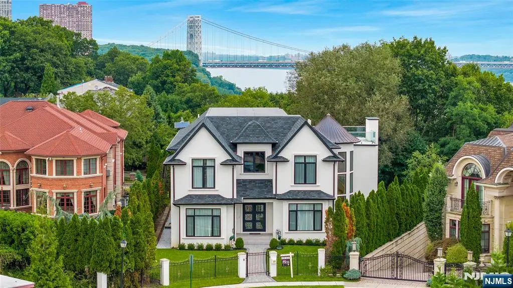 4 Crescent Court, Fort Lee, NJ 07024 - #1