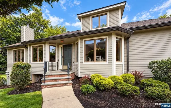 125 Lakeview Drive 125, Old Tappan, NJ 07675