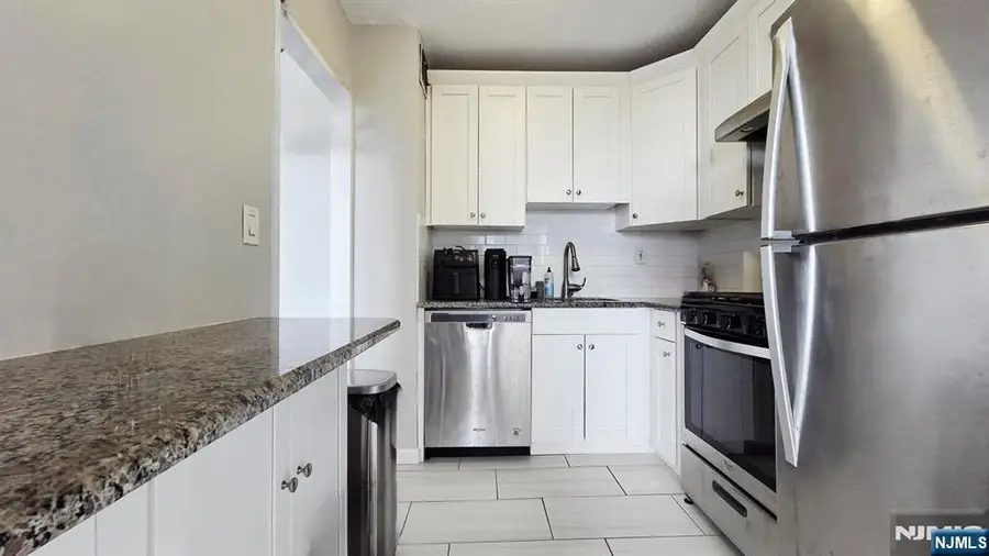 201 Bridge Plaza 9G, Fort Lee, NJ 07024 - #3