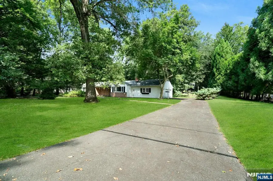 15 Pinehill Drive, Upper Saddle River, NJ 07458 - #3