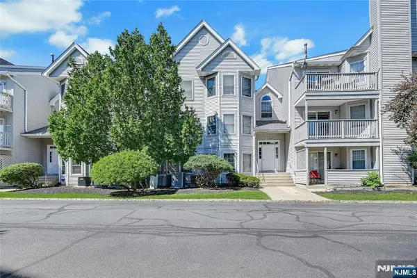 105 Quartz Lane, Paterson, NJ 07501