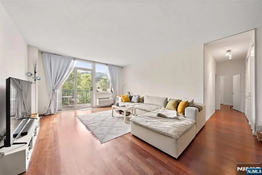 100 Grand Cove Way 5H, Edgewater, NJ 07020 - #2