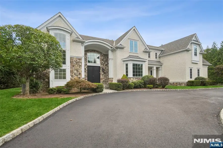 124 Essex Drive, Tenafly, NJ 07670 - #2