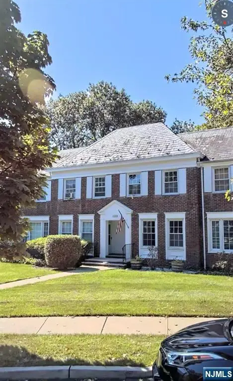 34 Meadowbrook Place A, Maplewood, NJ 07040 - #1