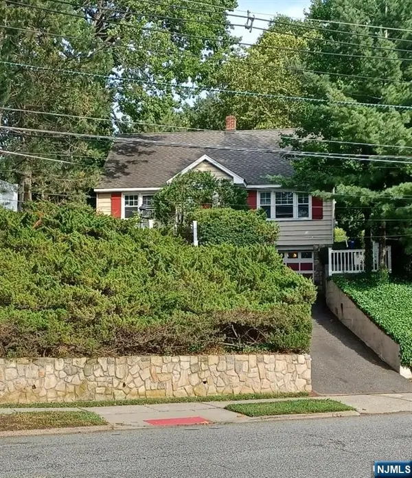 225 Jackson Avenue, Rutherford, NJ 07070