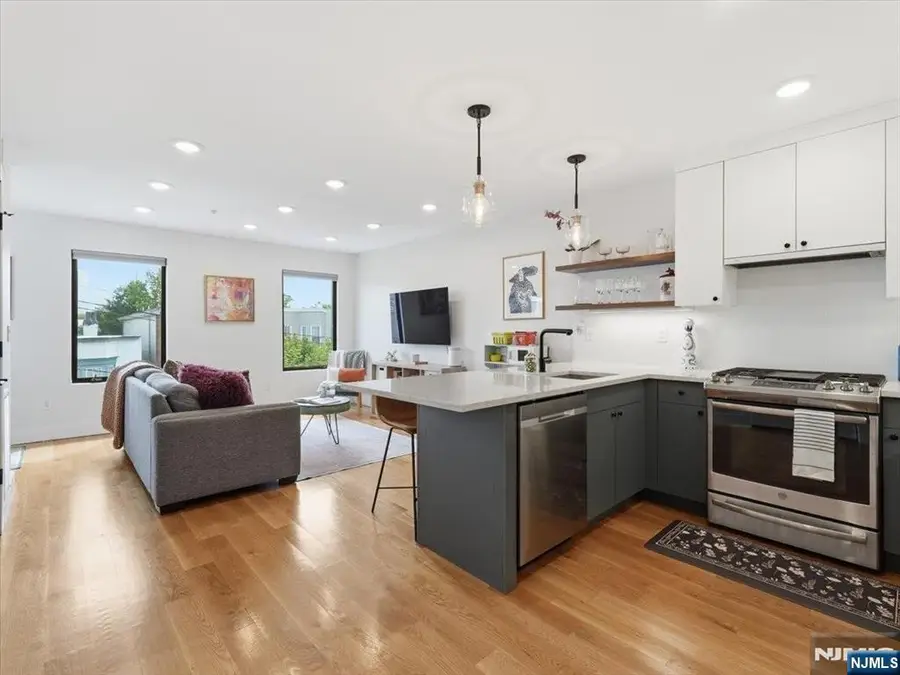 22 Lincoln Street 3, Jersey City, NJ 07307 - #2