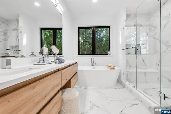 9 Fey Place, Oradell, NJ 07649