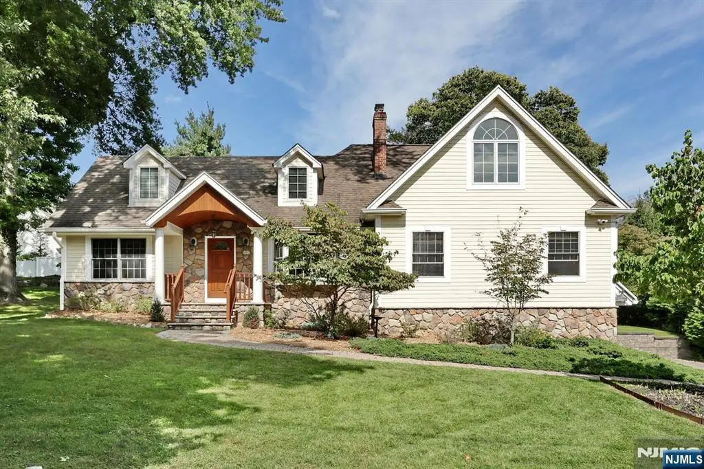 8 Le Roy Place, Park Ridge, NJ 07656 - #1