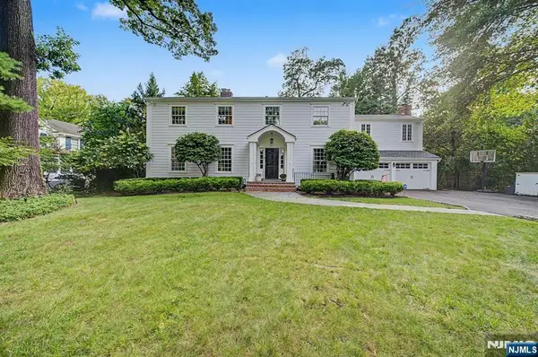 22 Birchwood Place, Tenafly, NJ 07670