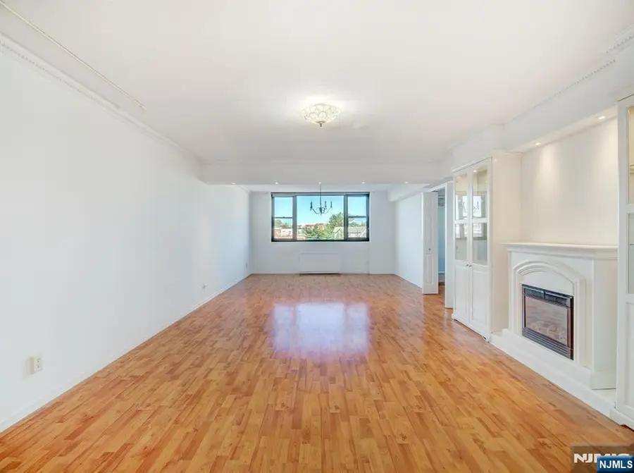 250 Gorge Road 9i, Cliffside Park, NJ 07010 - #3