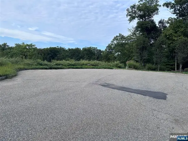 14 Nicholas Drive, Kinnelon Borough, NJ 07405