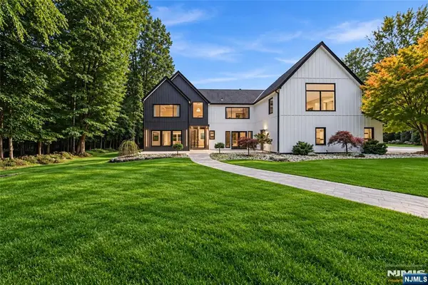 8 Airmont Avenue, Mahwah, NJ 07430