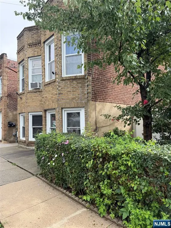 60 Naples Avenue, Belleville, NJ 07109