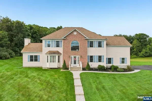 16 Ponderosa Trail, Sparta, NJ 07871