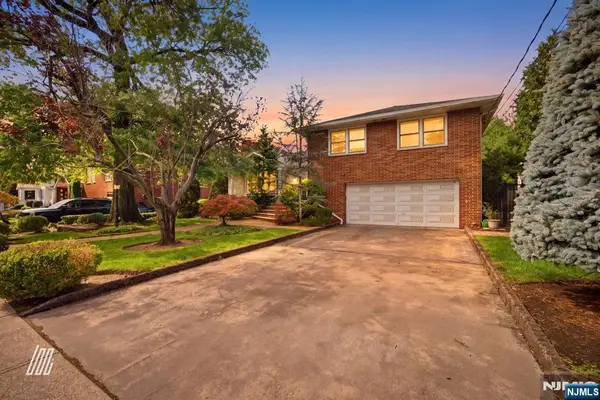 1111 Cumbermeade Road, Fort Lee, NJ 07024