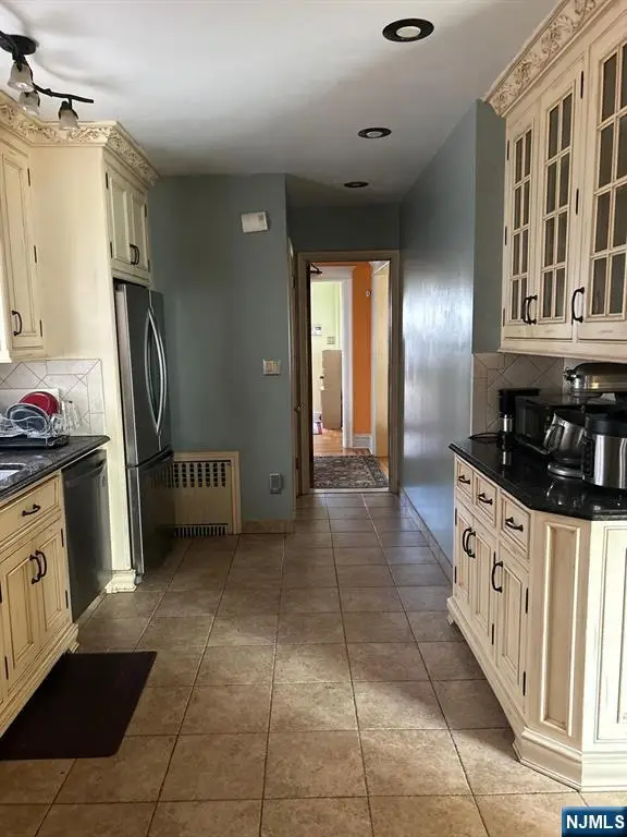 521 Olympia Avenue, Cliffside Park, NJ 07010 - #3
