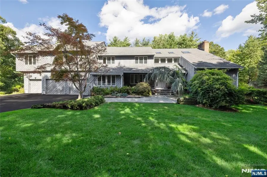 22 Angela Court, Woodcliff Lake, NJ 07677 - #3